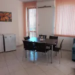 съни бей Daire *